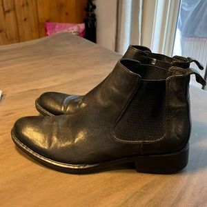 Born leather Chelsea Boots - size 8.5 NEVER WORN
